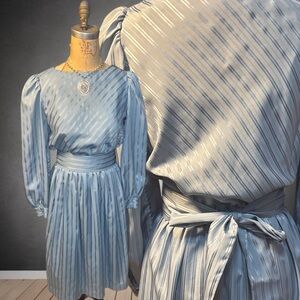 1970/1980 Beautiful Elegant Blue Striped Dress